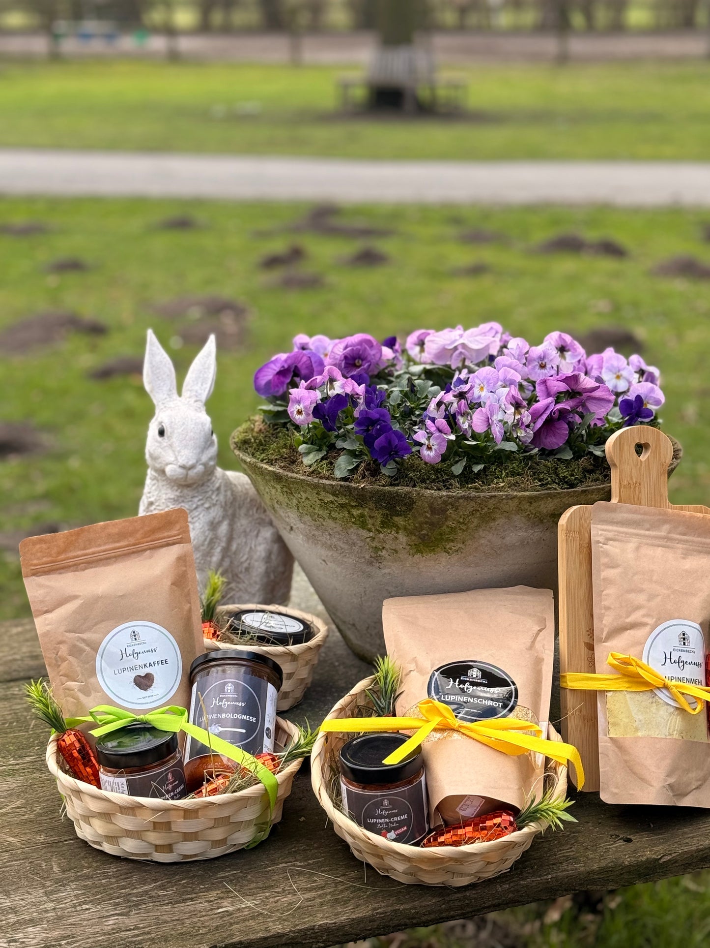 Lupinen-Brotbackmischung mit Brettchen - das ideale Geschenk, nicht nur zu Ostern - Proteinpower für bewusste Genießer